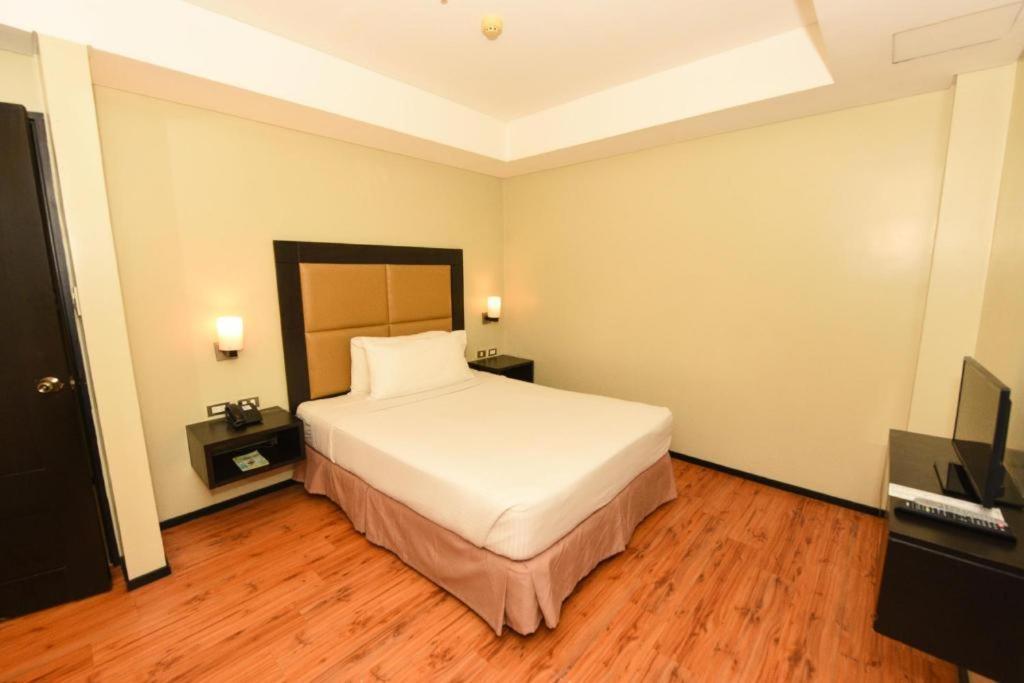 Mallberry Suites Business Hotel Cagayan de Oro Exterior photo