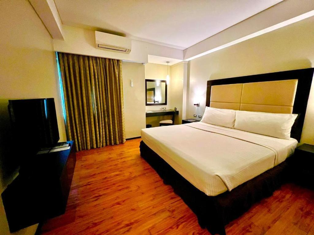 Mallberry Suites Business Hotel Cagayan de Oro Exterior photo