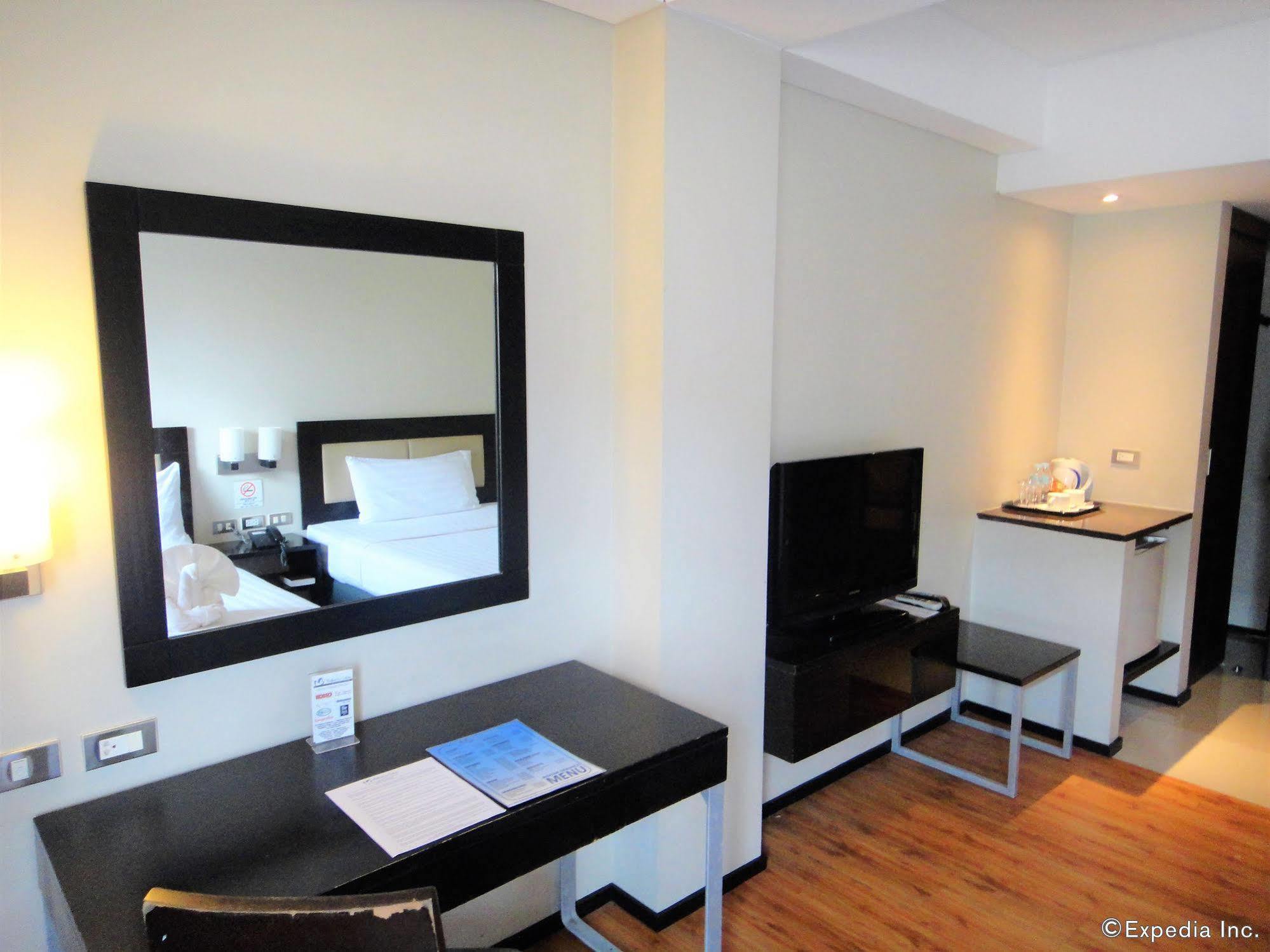 Mallberry Suites Business Hotel Cagayan de Oro Exterior photo