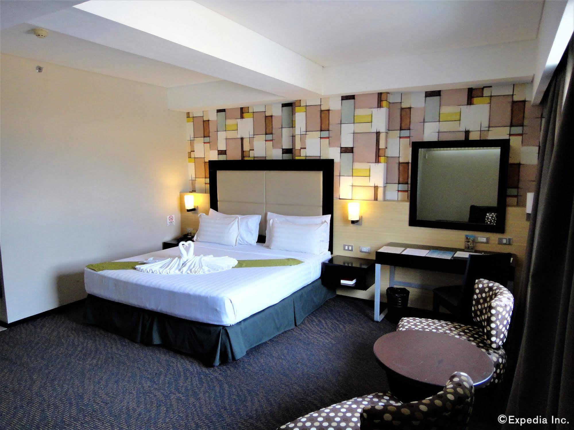 Mallberry Suites Business Hotel Cagayan de Oro Exterior photo