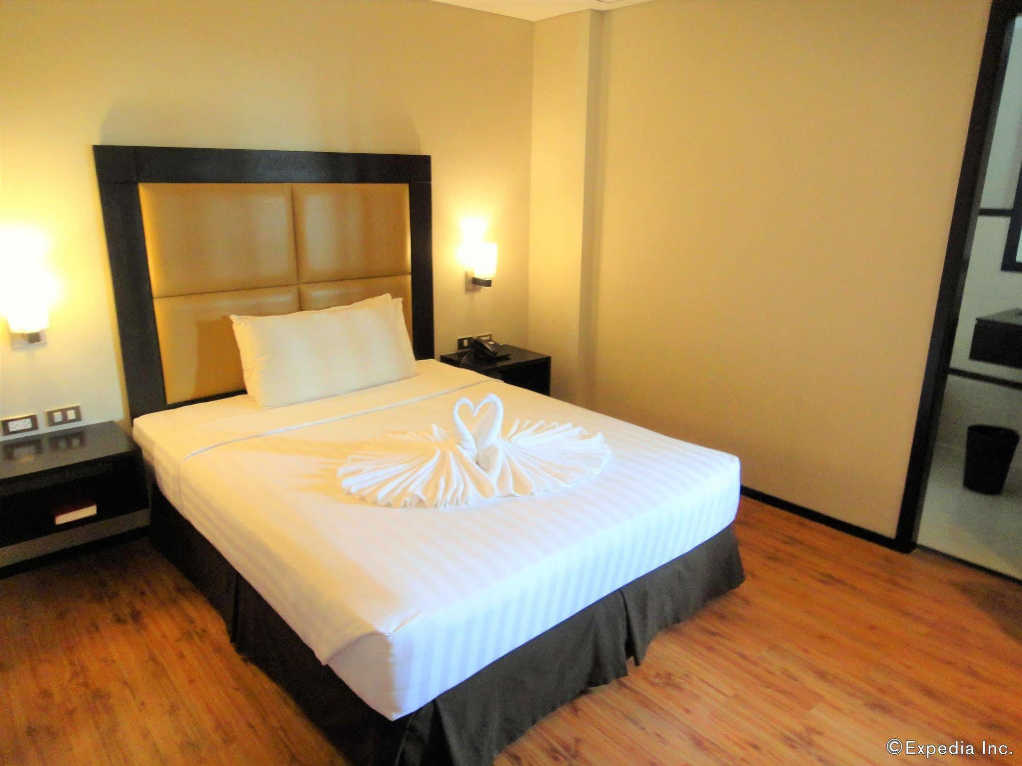 Mallberry Suites Business Hotel Cagayan de Oro Exterior photo