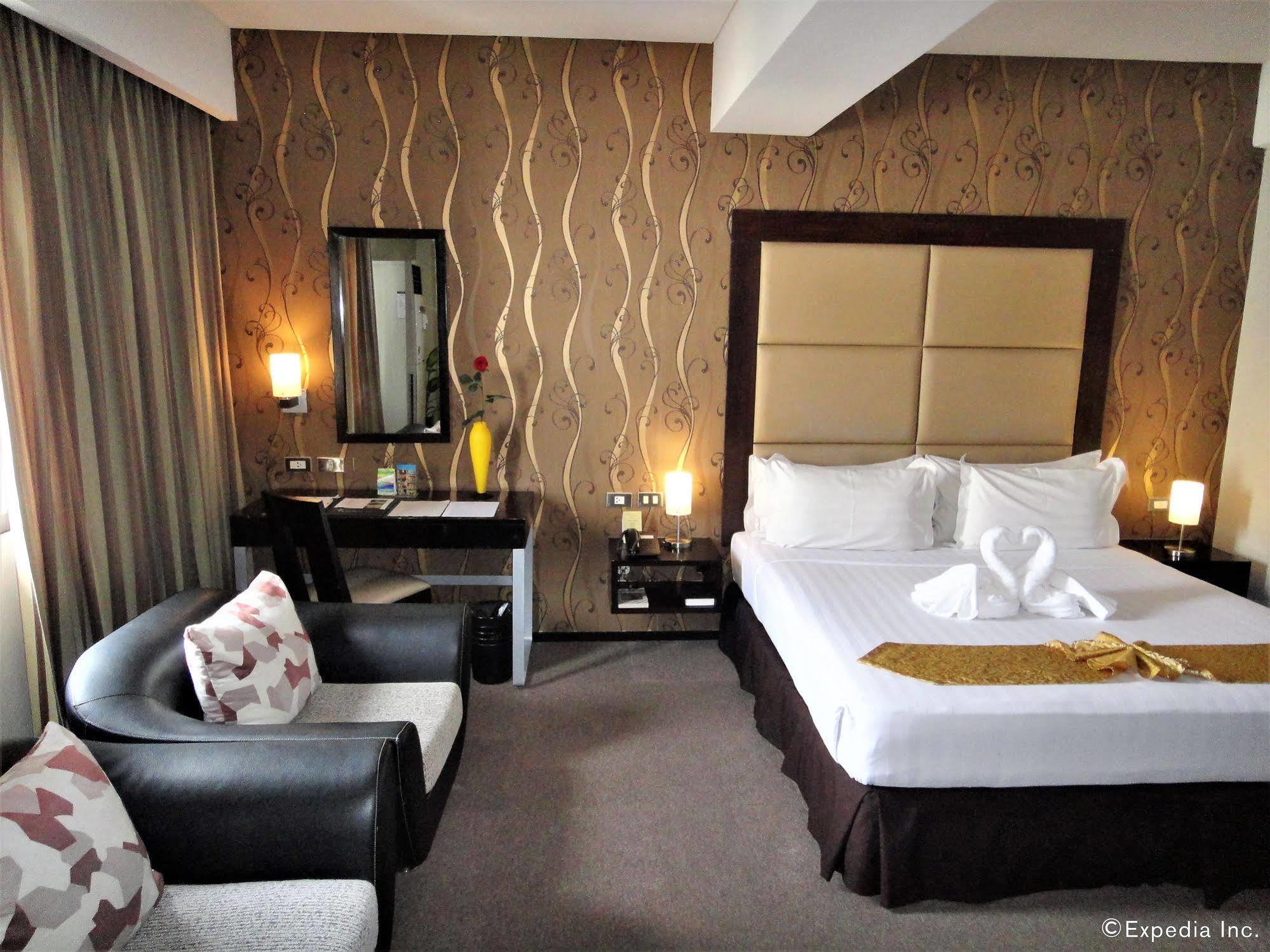 Mallberry Suites Business Hotel Cagayan de Oro Exterior photo